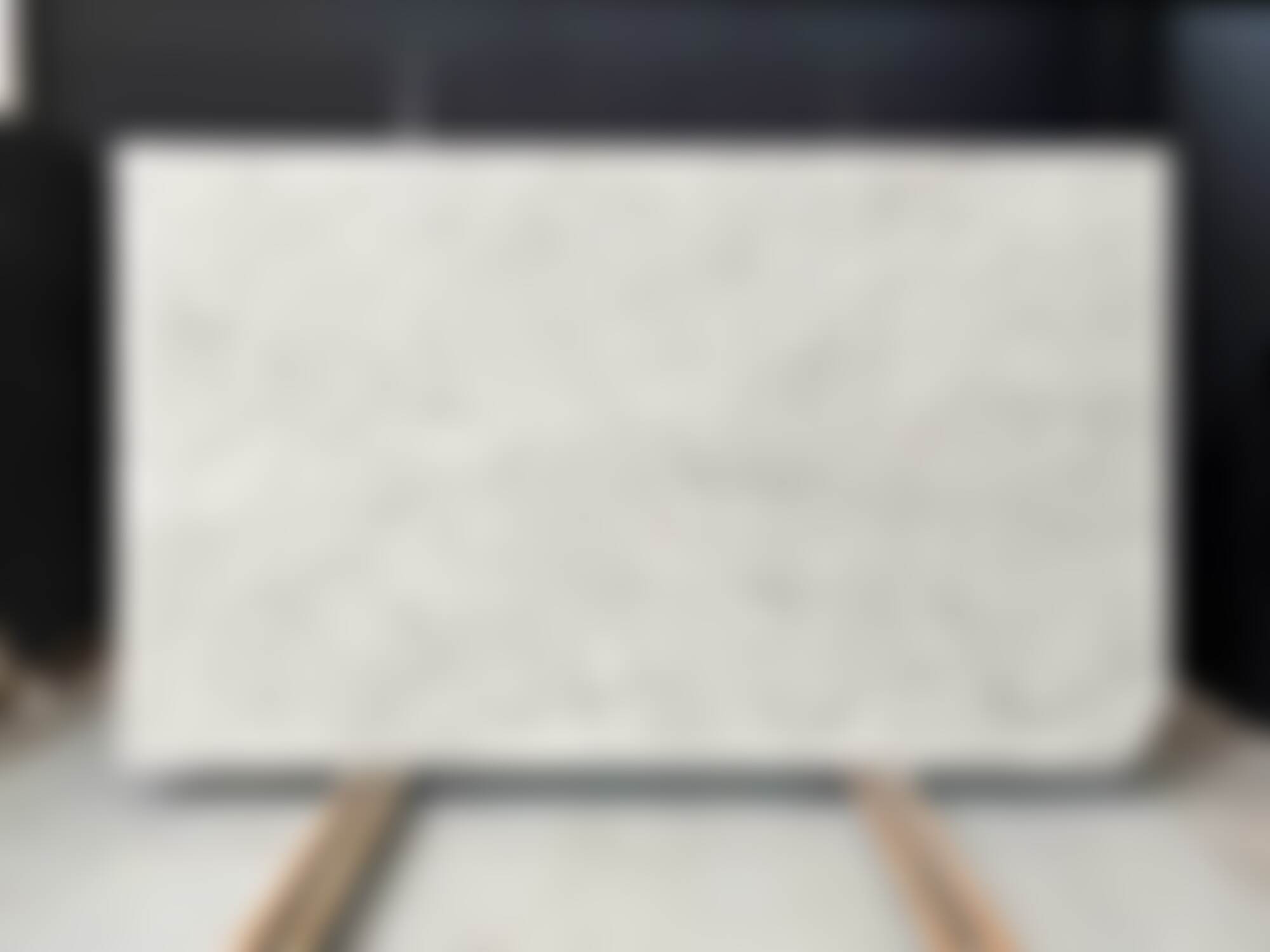 Colonial White 001